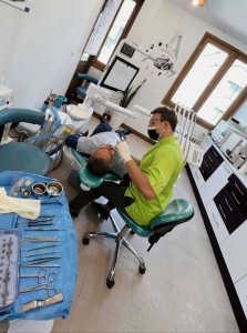 ایمپلنت میدان ونک مرکز تخصصی کاشت دندان